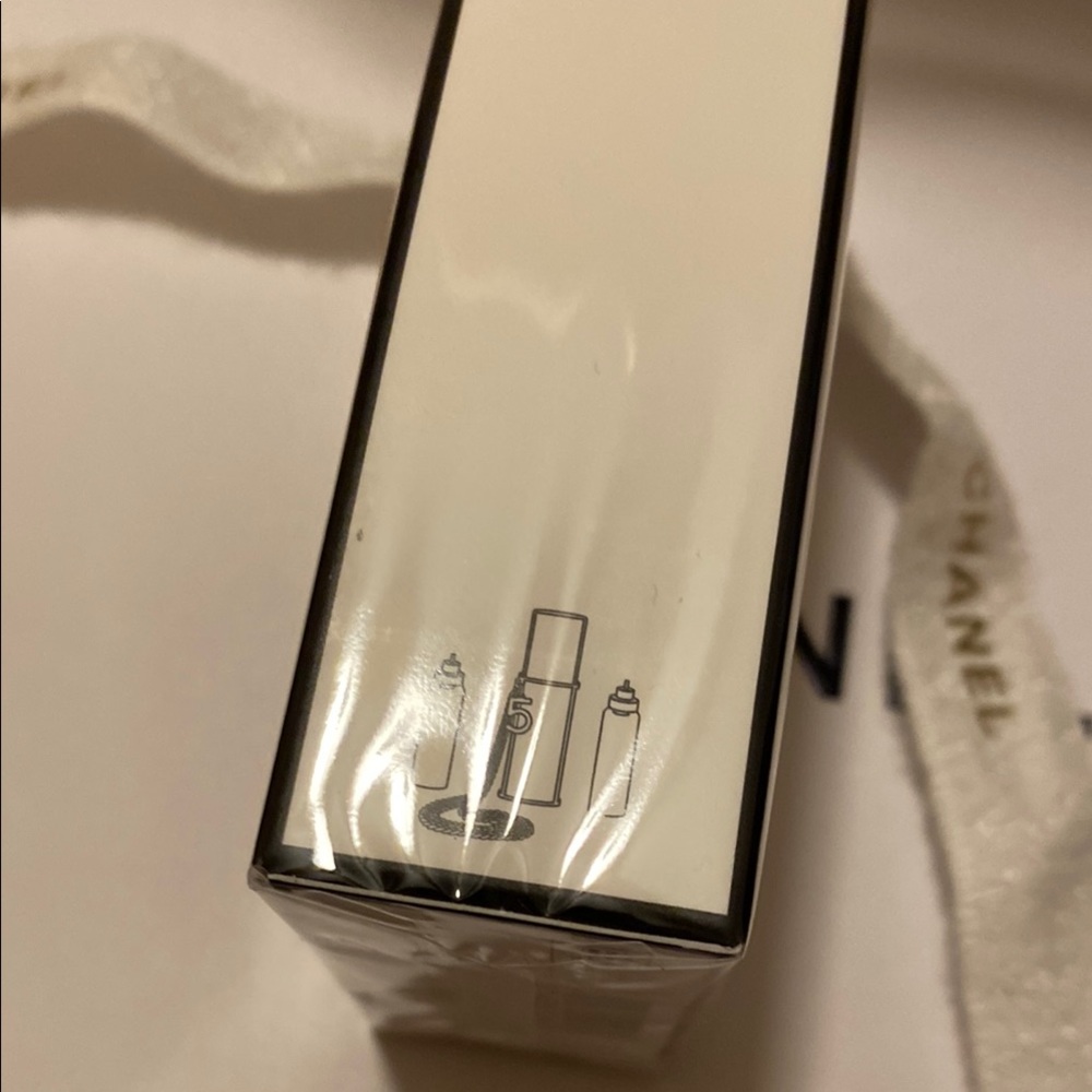 CHANEL N°5 L'Eau De Toilette Purse Spray. Holiday Sale 🎄🌲 - Picture 4 of 7